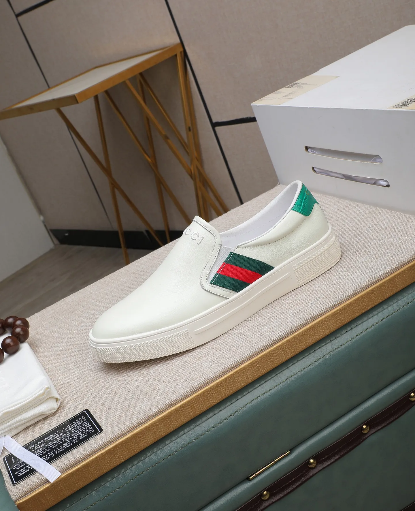 Men's shoes 💰460 GUCCI🔍🔍The latest models are on sale at the same time at the counter. Original calfskin imported from Italy, genuine leather lining, (high-end, extravagant, and classy) with exquisite workmanship. Soles: Original soles specially provided by the original factory. ⚠Exclusive double-layer movable molded soles are super comfortable⚠. Photos of the real thing🎬The real thing is even better🔍🔍"High quality·Follow the order" Code number 38-44